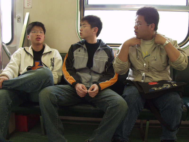 台灣鐵路旅遊攝影電車-區間車交談的旅客2005攝影照片588
