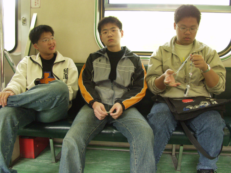 台灣鐵路旅遊攝影電車-區間車交談的旅客2005攝影照片589