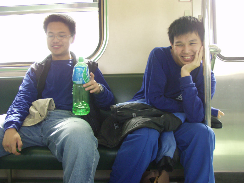 台灣鐵路旅遊攝影電車-區間車交談的旅客2005攝影照片590