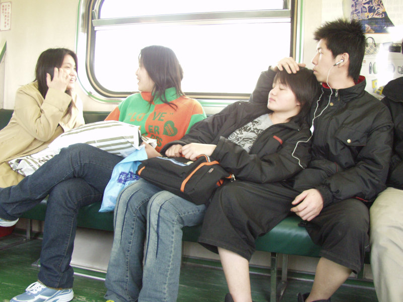 台灣鐵路旅遊攝影電車-區間車交談的旅客2005攝影照片595