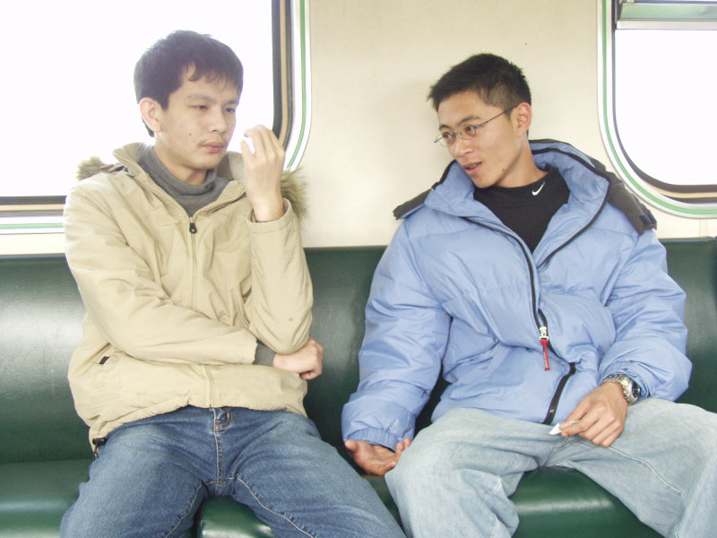 台灣鐵路旅遊攝影電車-區間車交談的旅客2005攝影照片614