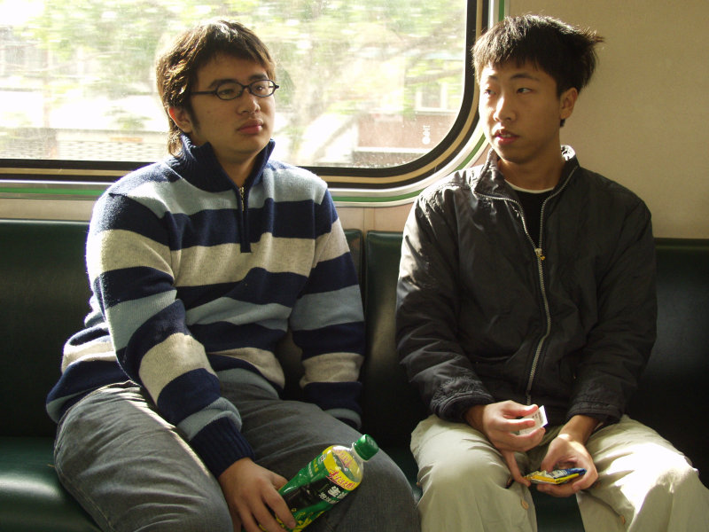 台灣鐵路旅遊攝影電車-區間車交談的旅客2005攝影照片620