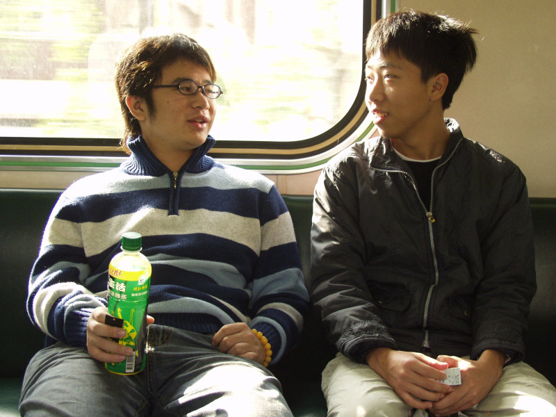 台灣鐵路旅遊攝影電車-區間車交談的旅客2005攝影照片624