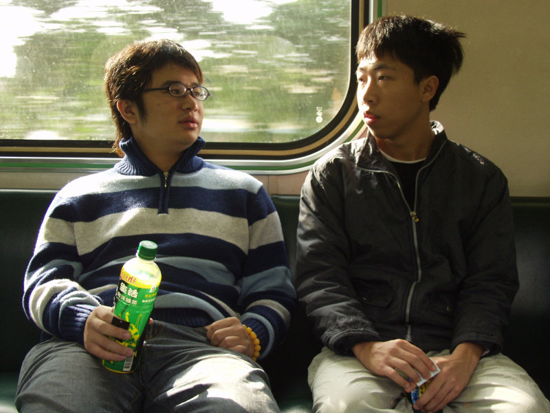 台灣鐵路旅遊攝影電車-區間車交談的旅客2005攝影照片625