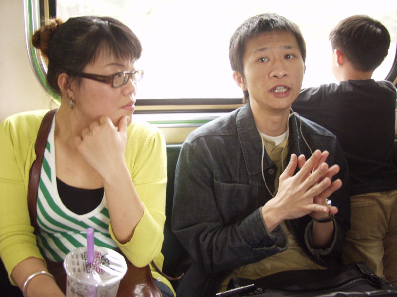 台灣鐵路旅遊攝影電車-區間車交談的旅客2005攝影照片629