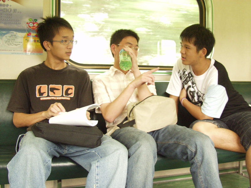 台灣鐵路旅遊攝影電車-區間車交談的旅客2005攝影照片632