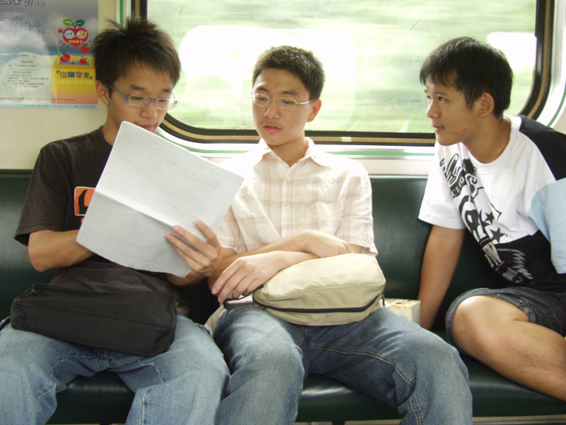 台灣鐵路旅遊攝影電車-區間車交談的旅客2005攝影照片634