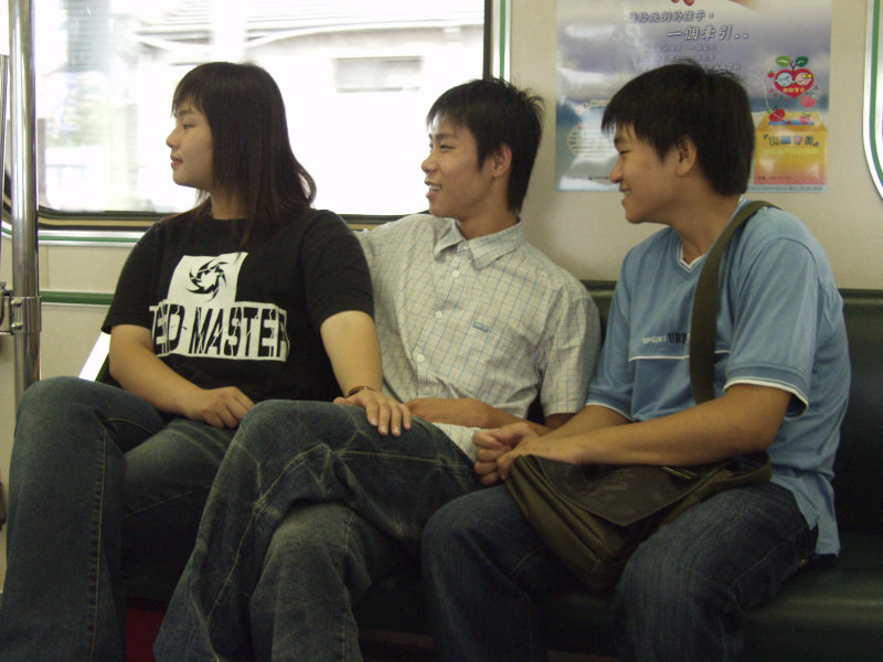 台灣鐵路旅遊攝影電車-區間車交談的旅客2005攝影照片638