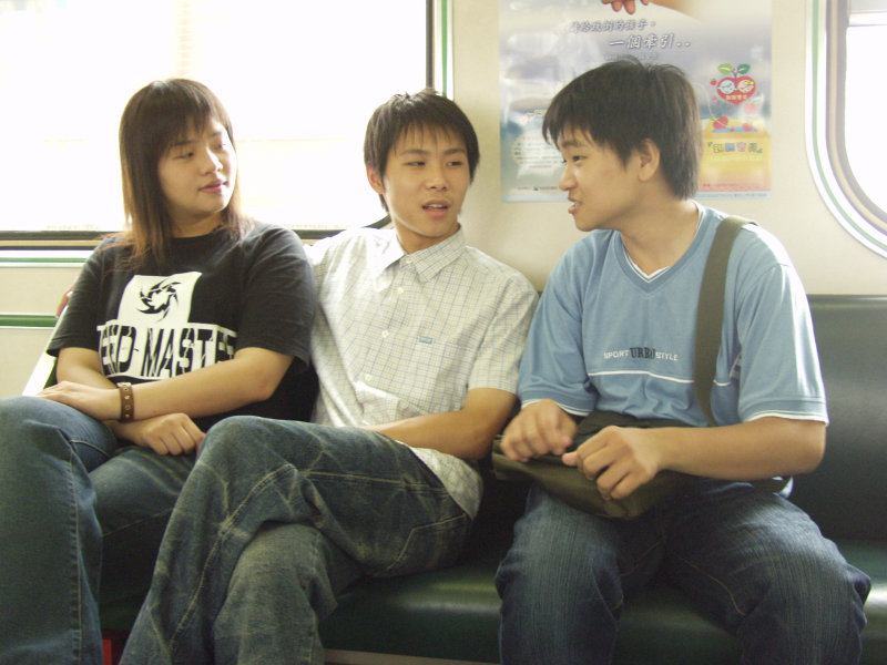台灣鐵路旅遊攝影電車-區間車交談的旅客2005攝影照片639