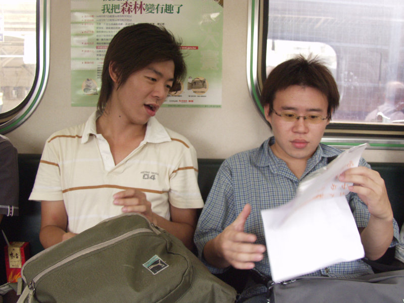 台灣鐵路旅遊攝影電車-區間車交談的旅客2005攝影照片647