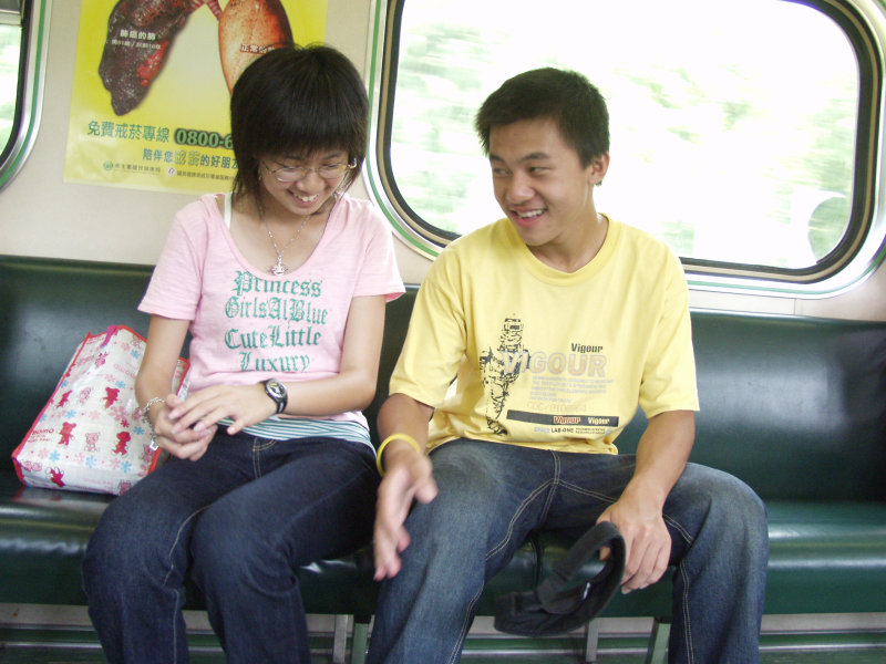 台灣鐵路旅遊攝影電車-區間車交談的旅客2005攝影照片651