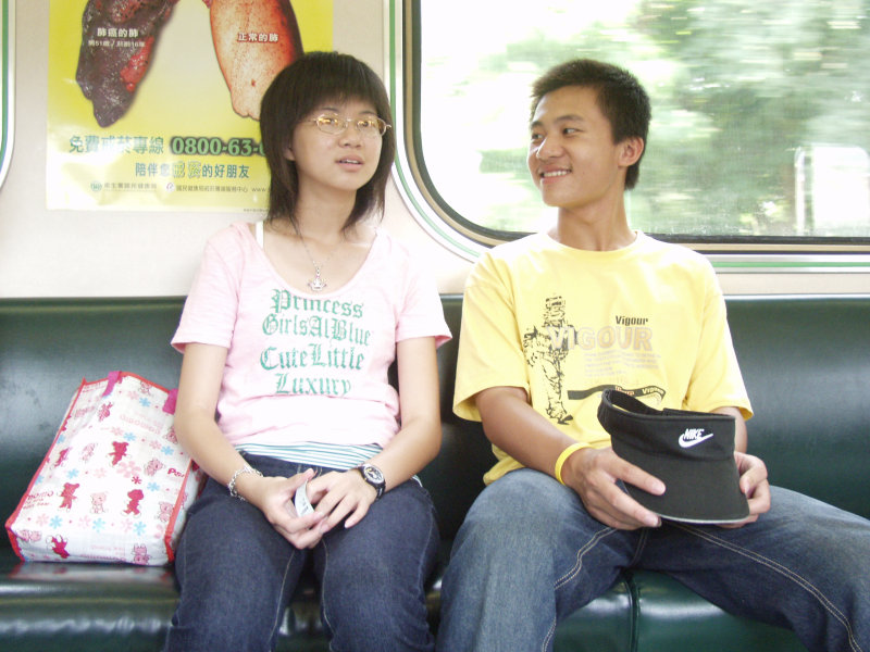 台灣鐵路旅遊攝影電車-區間車交談的旅客2005攝影照片653