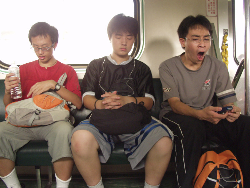 台灣鐵路旅遊攝影電車-區間車交談的旅客2005攝影照片660