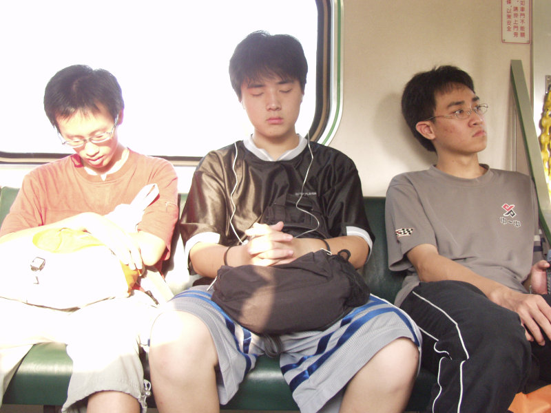 台灣鐵路旅遊攝影電車-區間車交談的旅客2005攝影照片661