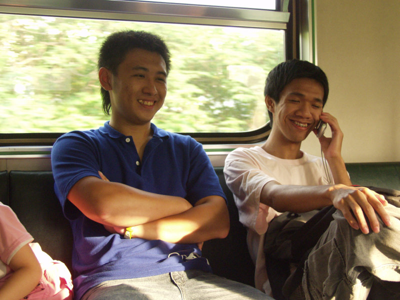 台灣鐵路旅遊攝影電車-區間車交談的旅客2005攝影照片662