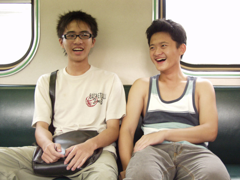 台灣鐵路旅遊攝影電車-區間車交談的旅客2005攝影照片675