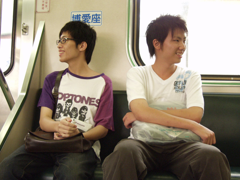 台灣鐵路旅遊攝影電車-區間車交談的旅客2005攝影照片678