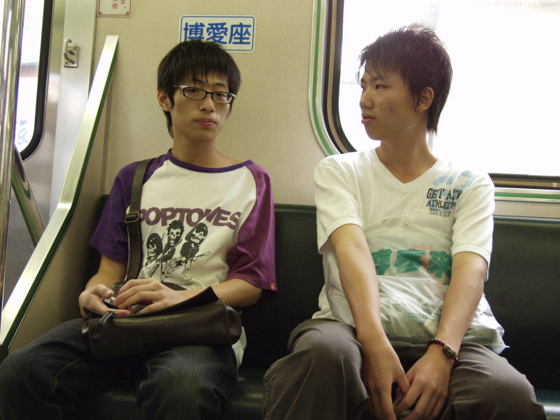 台灣鐵路旅遊攝影電車-區間車交談的旅客2005攝影照片682