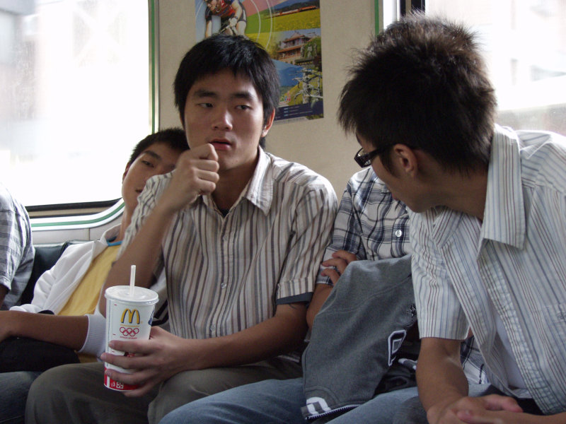台灣鐵路旅遊攝影電車-區間車交談的旅客2005攝影照片691