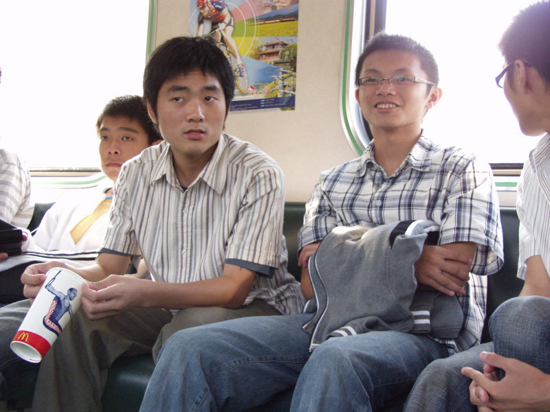 台灣鐵路旅遊攝影電車-區間車交談的旅客2005攝影照片694