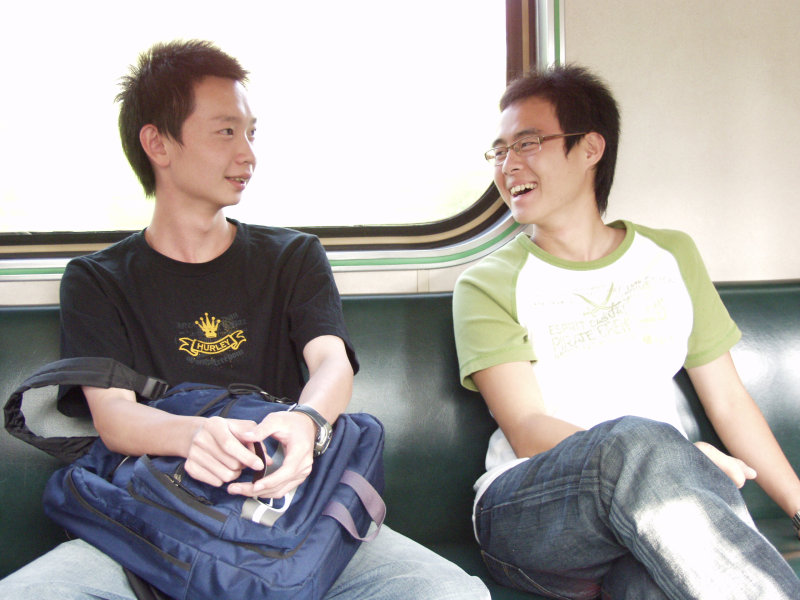 台灣鐵路旅遊攝影電車-區間車交談的旅客2005攝影照片697