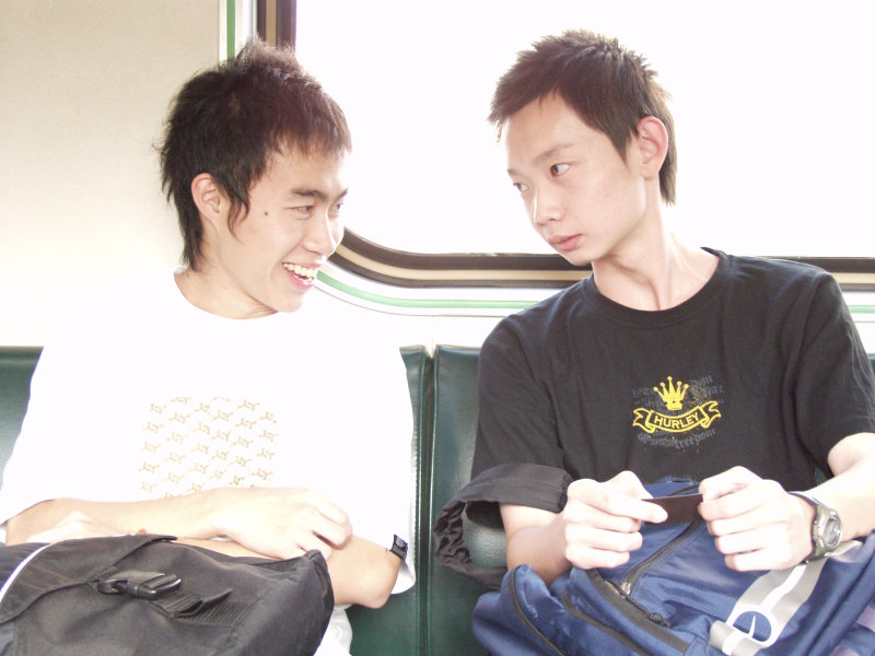 台灣鐵路旅遊攝影電車-區間車交談的旅客2005攝影照片699