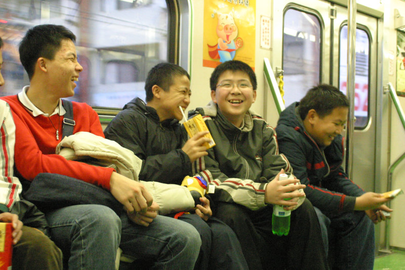 台灣鐵路旅遊攝影電車-區間車交談的旅客2006攝影照片18