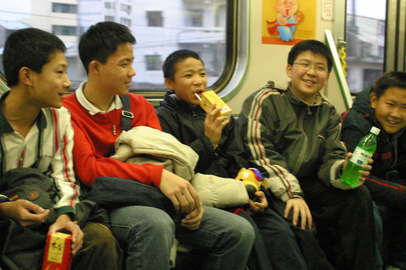 台灣鐵路旅遊攝影電車-區間車交談的旅客2006攝影照片19