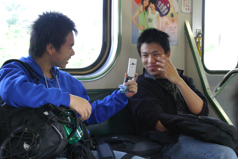 台灣鐵路旅遊攝影電車-區間車交談的旅客2006攝影照片42