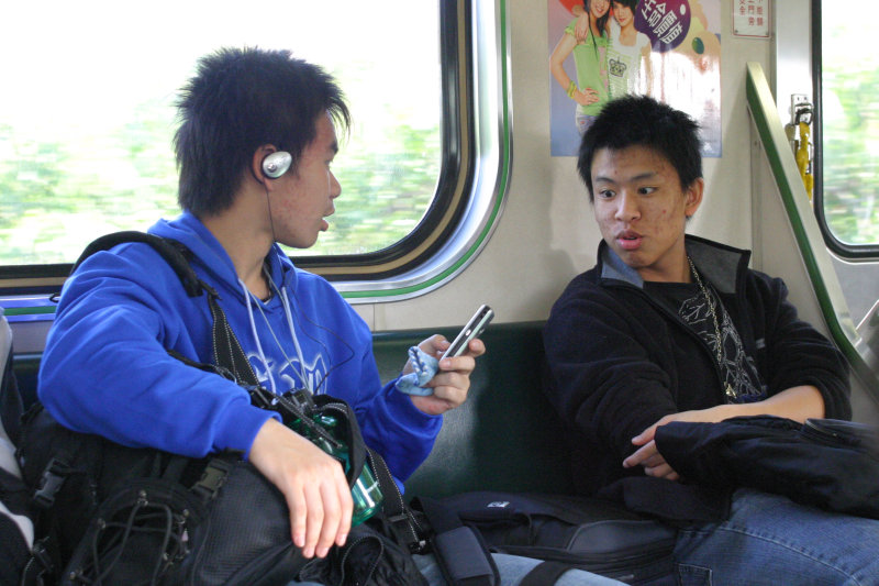 台灣鐵路旅遊攝影電車-區間車交談的旅客2006攝影照片43