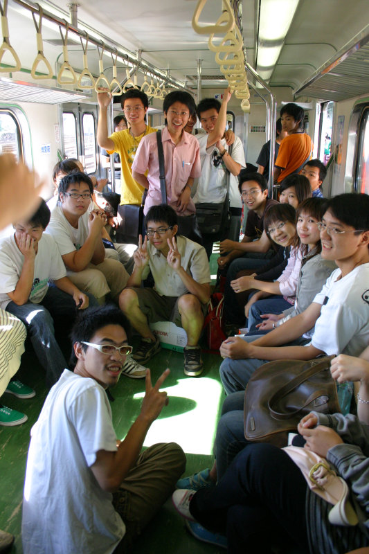 台灣鐵路旅遊攝影電車-區間車交談的旅客2006攝影照片48
