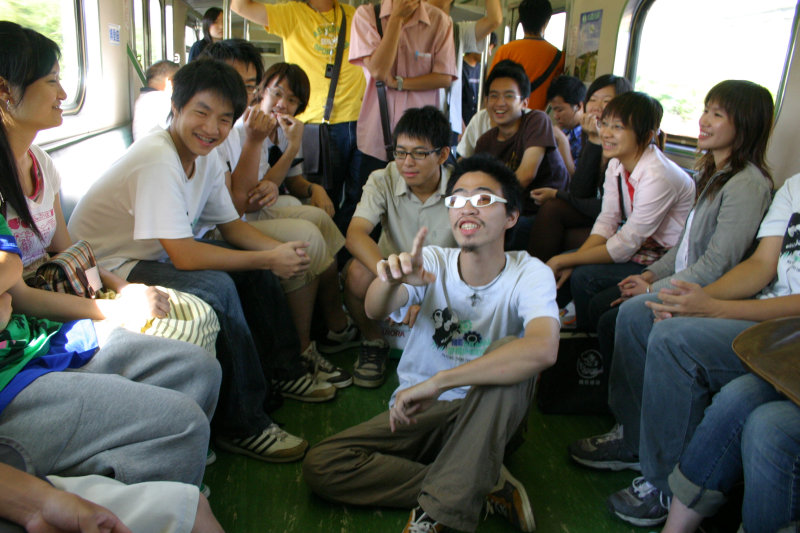 台灣鐵路旅遊攝影電車-區間車交談的旅客2006攝影照片50