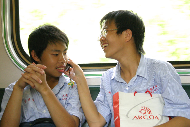 台灣鐵路旅遊攝影電車-區間車交談的旅客2006攝影照片64