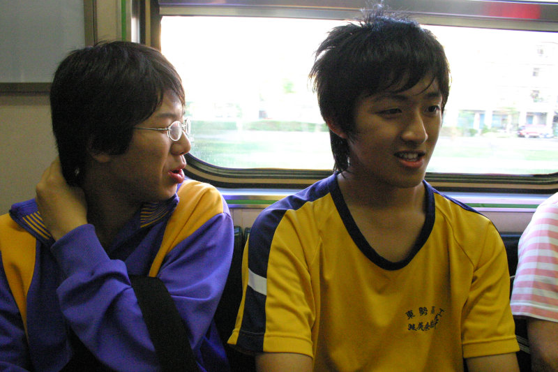 台灣鐵路旅遊攝影電車-區間車交談的旅客2006攝影照片74