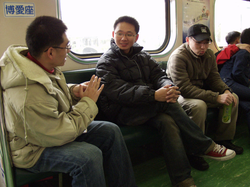 台灣鐵路旅遊攝影電車-區間車交談的旅客2006攝影照片120