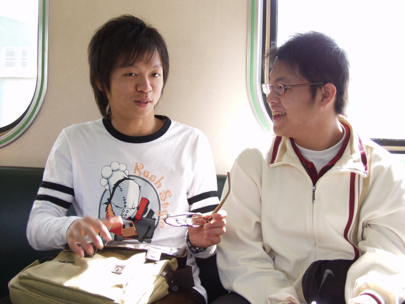 台灣鐵路旅遊攝影電車-區間車交談的旅客2006攝影照片147