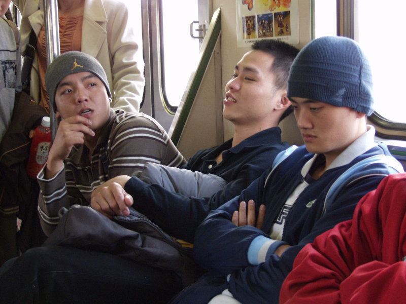 台灣鐵路旅遊攝影電車-區間車交談的旅客2006攝影照片158