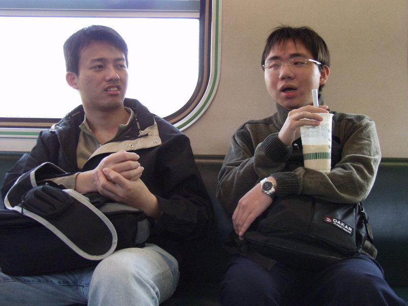 台灣鐵路旅遊攝影電車-區間車交談的旅客2006攝影照片173