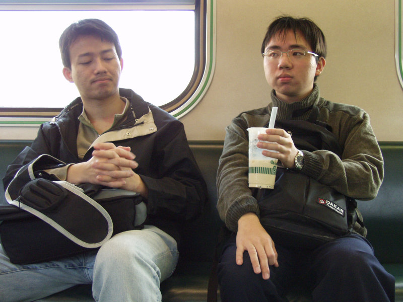 台灣鐵路旅遊攝影電車-區間車交談的旅客2006攝影照片174