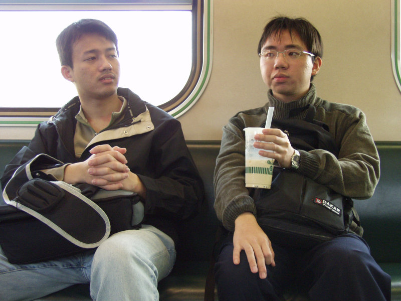 台灣鐵路旅遊攝影電車-區間車交談的旅客2006攝影照片175