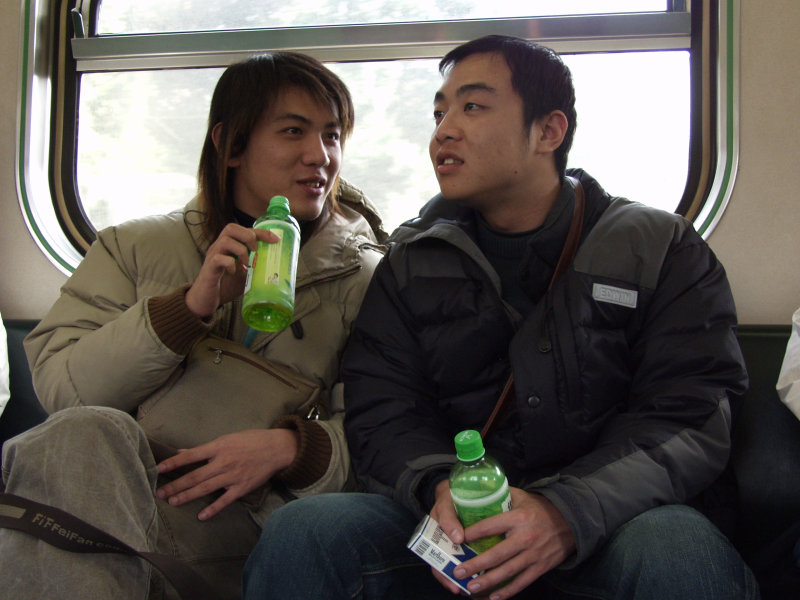 台灣鐵路旅遊攝影電車-區間車交談的旅客2006攝影照片181