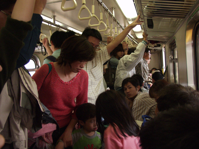 台灣鐵路旅遊攝影電車-區間車交談的旅客2006攝影照片187