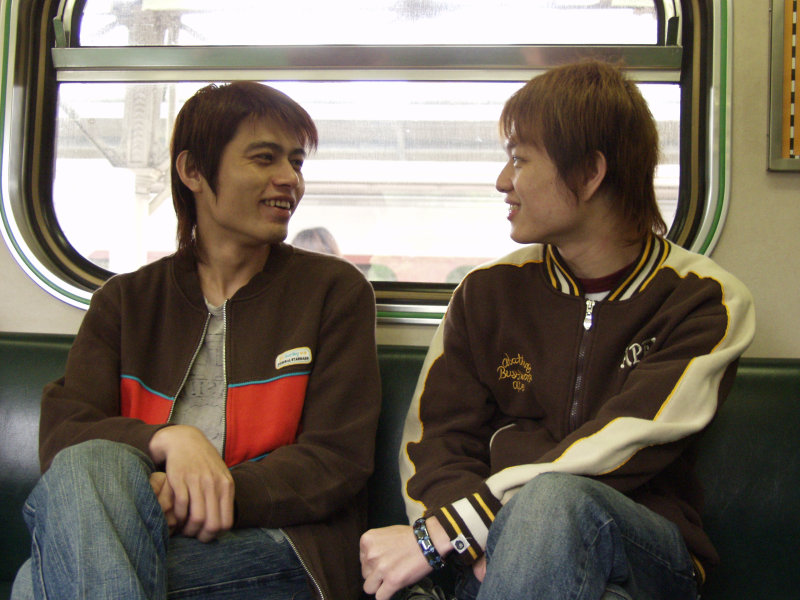 台灣鐵路旅遊攝影電車-區間車交談的旅客2006攝影照片192