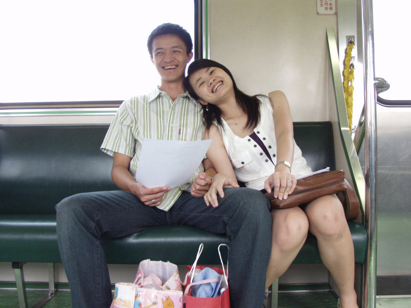 台灣鐵路旅遊攝影電車-區間車交談的旅客2006攝影照片212