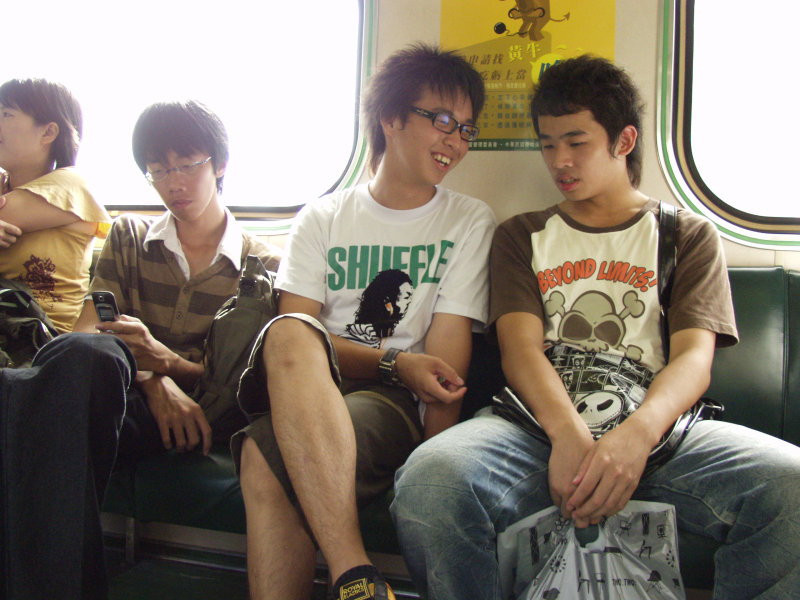 台灣鐵路旅遊攝影電車-區間車交談的旅客2006攝影照片216