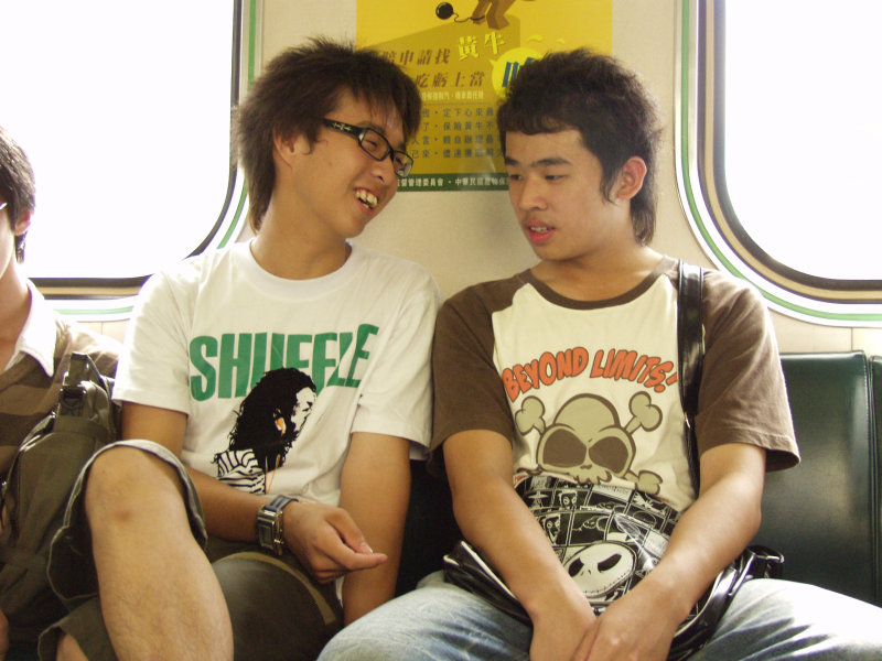 台灣鐵路旅遊攝影電車-區間車交談的旅客2006攝影照片217