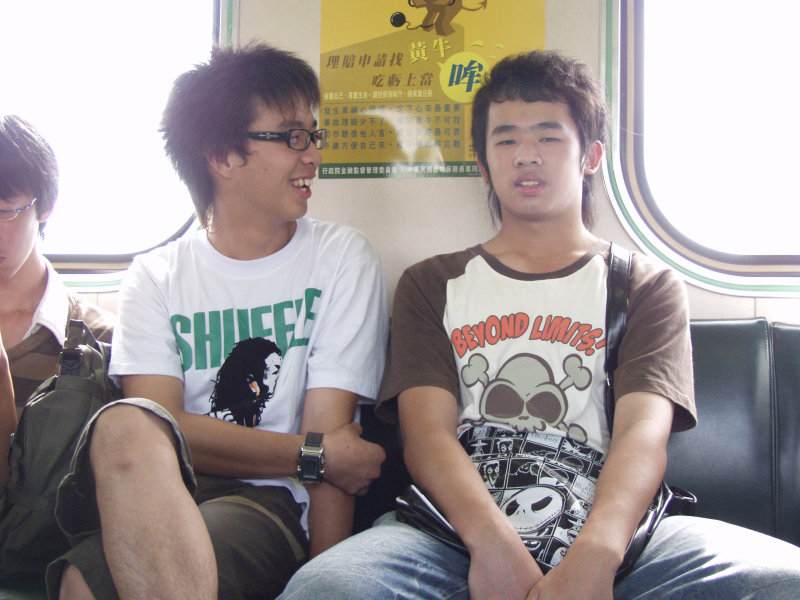 台灣鐵路旅遊攝影電車-區間車交談的旅客2006攝影照片218