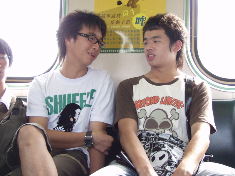 台灣鐵路旅遊攝影電車-區間車交談的旅客2006攝影照片219