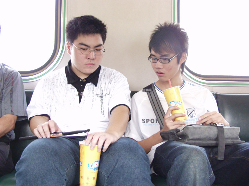 台灣鐵路旅遊攝影電車-區間車交談的旅客2006攝影照片221