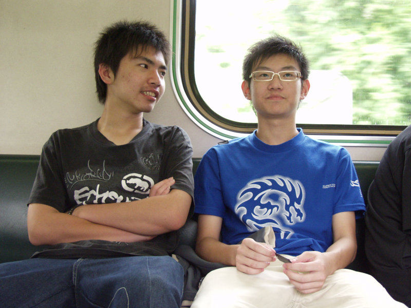 台灣鐵路旅遊攝影電車-區間車交談的旅客2006攝影照片226